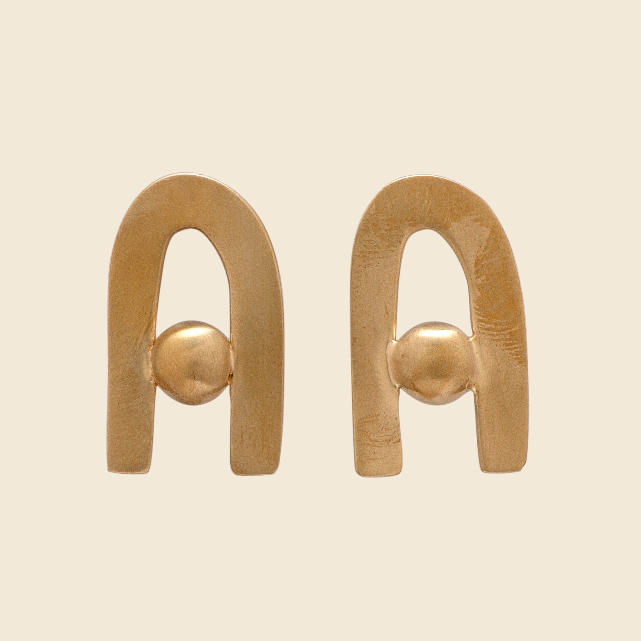 8.6.4 Design, Curve Dot Stud Earrings - Brass